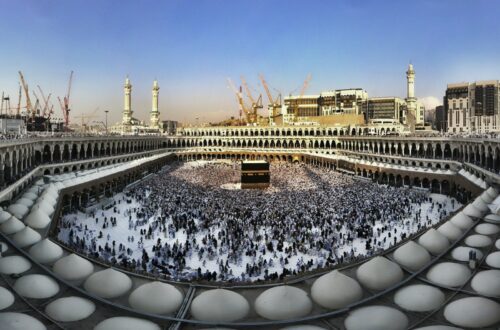 Pilgrims around Al-Kaba