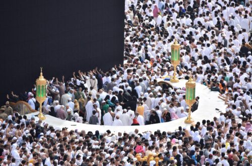 crowd of people worshiping Kaaba, Mecca