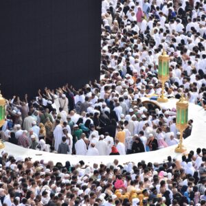 crowd of people worshiping Kaaba, Mecca